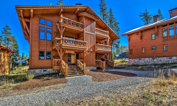 Sugar Bowl Resort House | Chalet Town Home 09