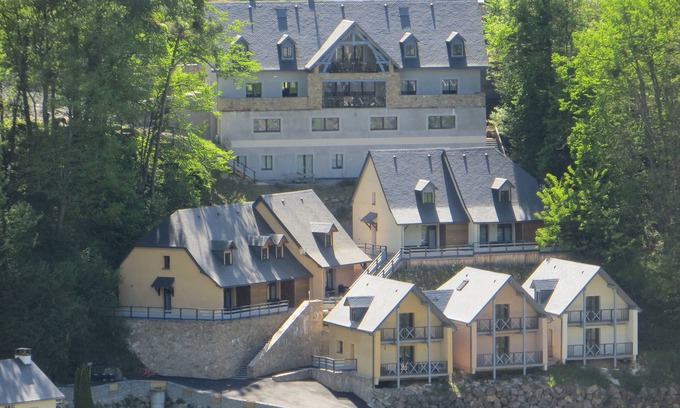 Luz-Saint-Sauveur Ski Chalet | Chalet Vignemale at the foot of the mythical Tourmalet