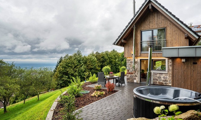 Kappelrodeck Ski Chalet | Chalet 'Waldlux Luxus- Brennhus' with Mountain View, Private Terrace and Wi-Fi