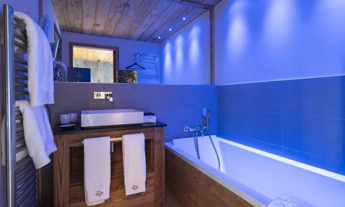 Val-Thorens Ski Chalet | Chalet, wifi, sauna, hammam, terrace, balcony, fireplace or stove, tv, ski locker, 320m²