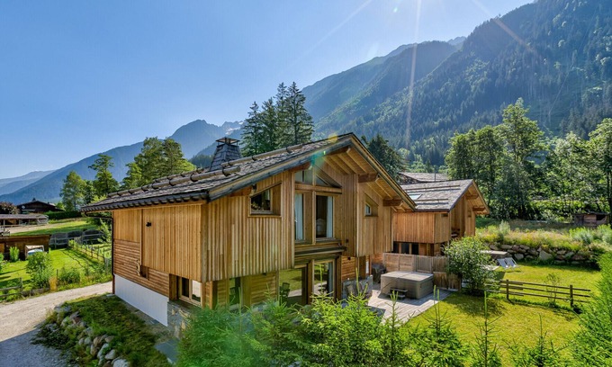 Chamonix City Centre Ski Chalet | Chalet with Sauna & Hot Tub near Chamonix Centre
