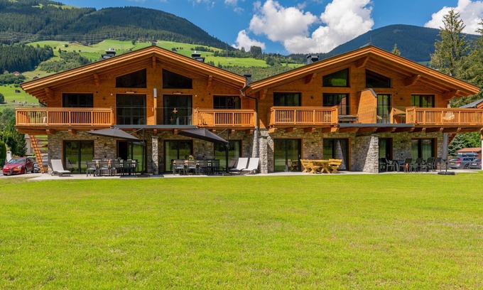 Eben im Pongau Ski Chalet | Chalet with its own cinema near Flachau