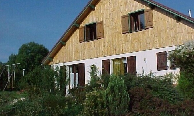 Saint-Point-Lac Ski Chalet | Chalet with views of Lake Saint-Point
