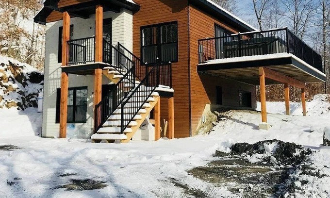 Austin Ski Chalet | CHALETMAG is a high-end chalet rental company located in the Magog region. Conce
