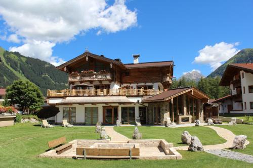 Holzgau Ski Chalet | Chaletresort Lech