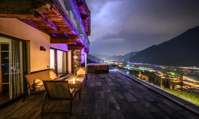 Emberg Ski Chalet | Chalets & Apartments Wachterhof