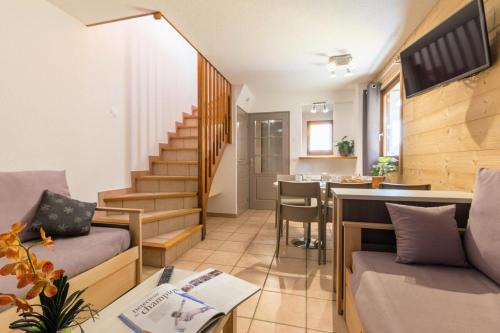 La Salle-les-Alpes Apartment | Chalets Jardin Alpin - Chalet mitoyen lumineux en duplex · Accès pistes par navette · WIFI gratuit · Vue dégagée MAE-4874