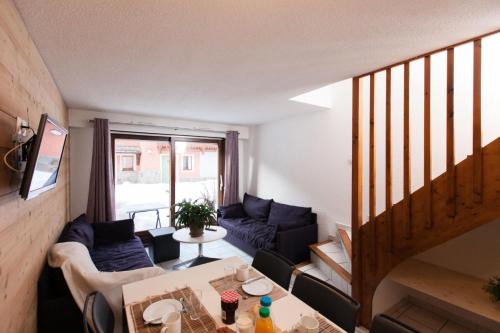 La Salle-les-Alpes Apartment | Chalets Jardin Alpin - Chalet mitoyen triplex rénové · Accès pistes par navette · Wifi gratuit MAE-4974