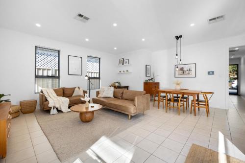 Glengowrie House | Chalfont Way @ Glengowrie - WiFi BBQ Family