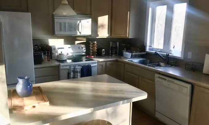 Newbury House | Chalk Pond Year Round Ski/Lakehouse