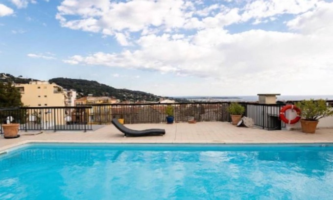 Le Cannet Hotel | Chambre 12min de la Croisette av/terrasse privée