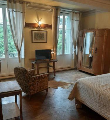 Moux Bed & Breakfast | Chambre Art Déco