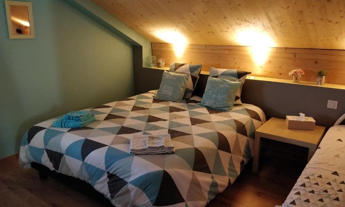 Saint-Denis-les-Bourg Bed & Breakfast | Chambre Chaleureuse chez l'habitant