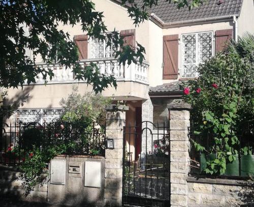 Les Mousseaux House | Chambre cozy Villepinte