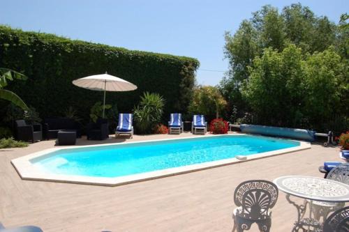 Saint-Laurent-d'Aigouze Bed & Breakfast | Chambre FLORENCE - MAS SAINT LOUIS - Piscine chauffée