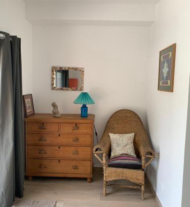 Vico Bed & Breakfast | Chambre indépendante dans villa bord de mer