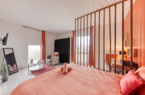 Les Epinettes House | Chambre orange 4