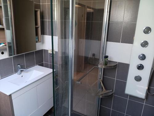 Pallud House | Chambre - Sdb Privative - Super Vue