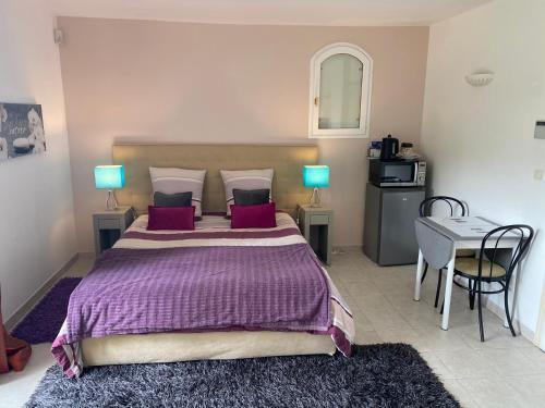 Le Cannet Bed & Breakfast | Chambre spacieuse indépendante dans villa plus parking privée
