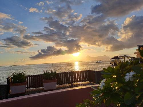 Punaauia House | Chambres d'hôtes - Côté mer - Tahiti Sunset Home
