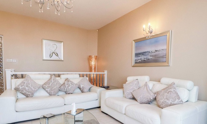 Bispham Cottage | CHAMPAGNE SUITE, country holiday cottage, with a garden in Bispham