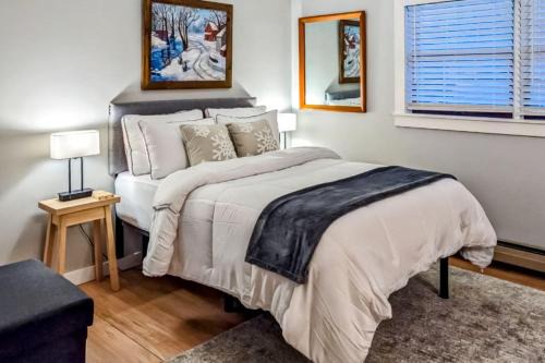 Ludlow Apartment | Champagne Supernova