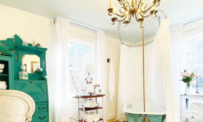 Cornelia Other | Chandelier Farmhouse King Bed Clawfoot Tub HelenGA