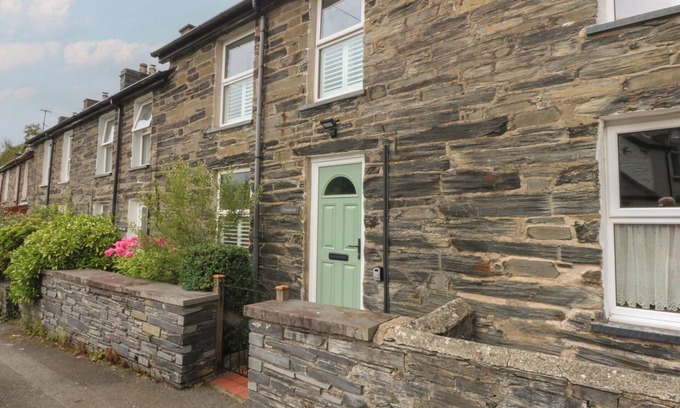 Dolwyddelan Cottage | CHANDOS, pet friendly, with open fire in Dolwyddelan
