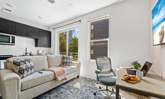 Channel District Apartment | Channelside | Amazing Studio | Free Pool