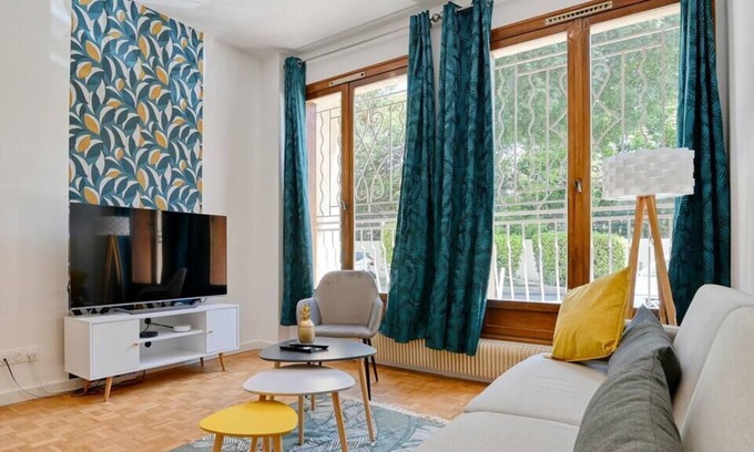 Les Cinq Avenues Apartment | CHAPE-LargeT5 6 min walk from the Cinq Avenue metro station