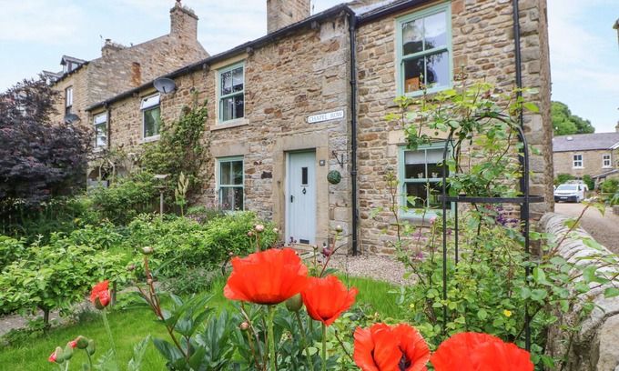 Barnard Castle Cottage | CHAPEL COTTAGE, pet friendly, with open fire in Middleton-In-Teesdale