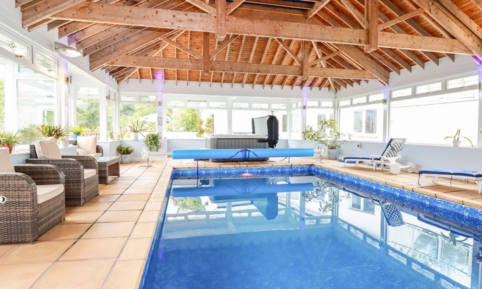 Polgooth Cottage | CHAPEL GREEN STUDIO 2, pet friendly, with pool in Polgooth