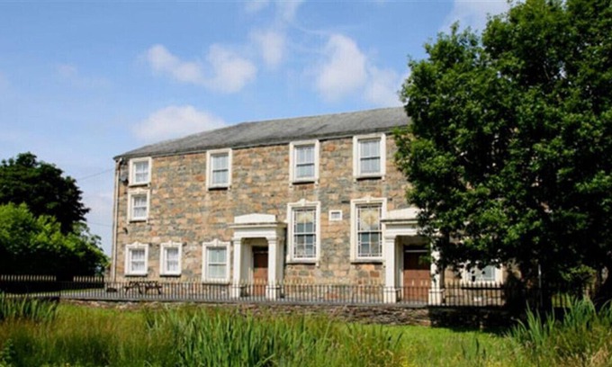 Ffestiniog House | Chapel House - Four Bedroom House, Sleeps 8