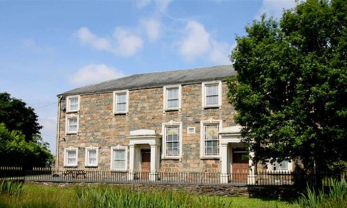 Ffestiniog House | Chapel House in Blaenau Ffestiniog