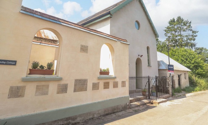 East Portlemouth Cottage | CHAPEL HOUSE, pet friendly, character holiday cottage in North Tawton