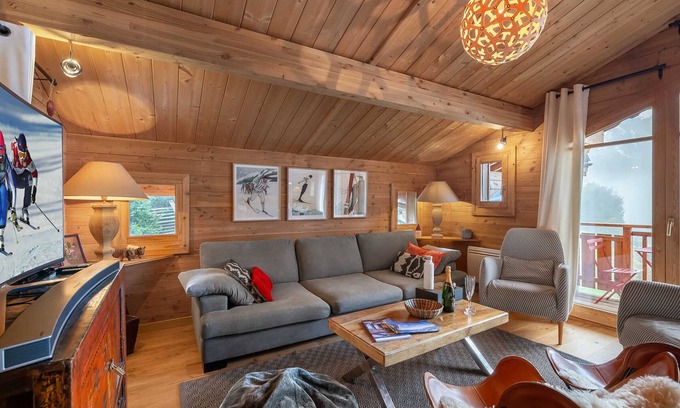 Saint-Marcel Apartment | Charming 4-Bedroom Chalet with Balcony, Fireplace & Ski Access – Sleeps 10