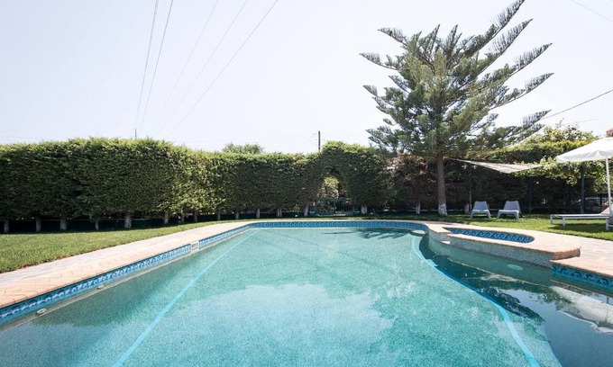Kato Diminio House | Chara's Private Villa with Swimming Pool & jacuzzi