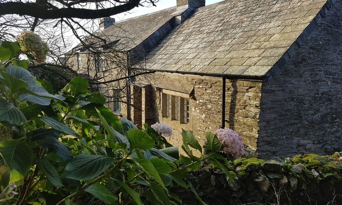 Trebarwith House | Character 14th Century Cottage nr Trebarwith Stand Beach, Sleeps 8 in 4 Bedrooms