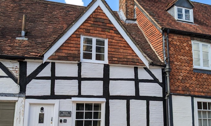 Marlborough Cottage | Character 400 yr old 1 bed Cottage in Heart of Marlborough With big Personality!