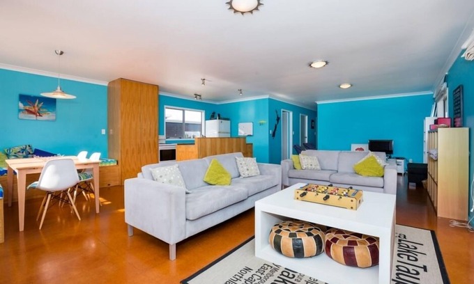 Matarangi House | Character Beach Property -Fully fenced open plan, Wifi, pet and family friendly.