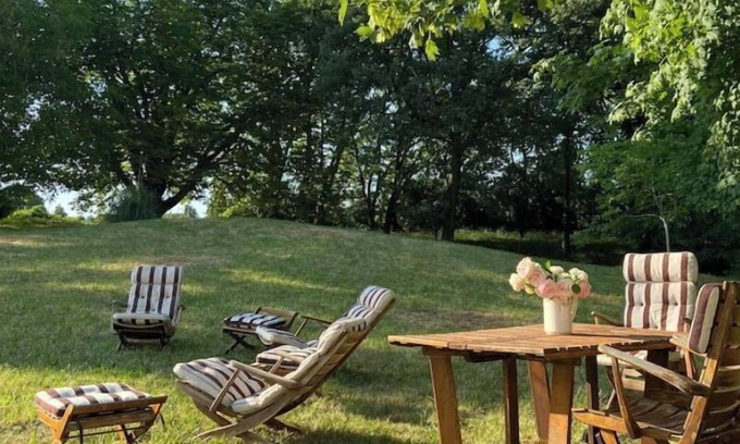Saint-Romain-de-Benet Cottage | Character cottage surrounded by nature