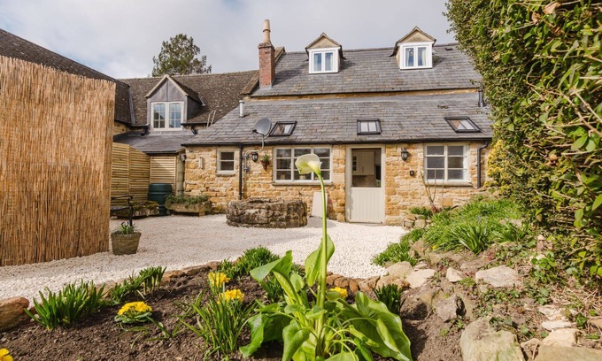 Kingham Cottage | Characterful and quaint dog friendly - Ringers Cottage