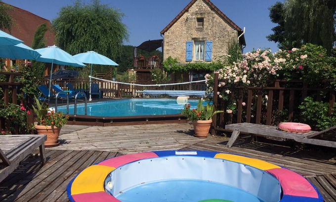 Hautefort House | Characterful barn conversion with pool and peaceful countryside location