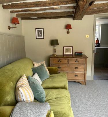 Southwell House | Characterful Southwell Town Centre Cottage