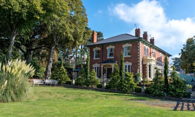 Hereford House | Charades Guest House
