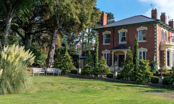 Hereford House | Charades Guest House