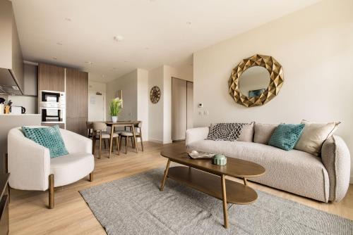 London Borough of Ealing Apartment | Charles Hope London Greenford