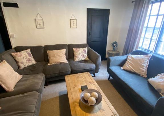 Newark Apartment | Charles I 16th century house
