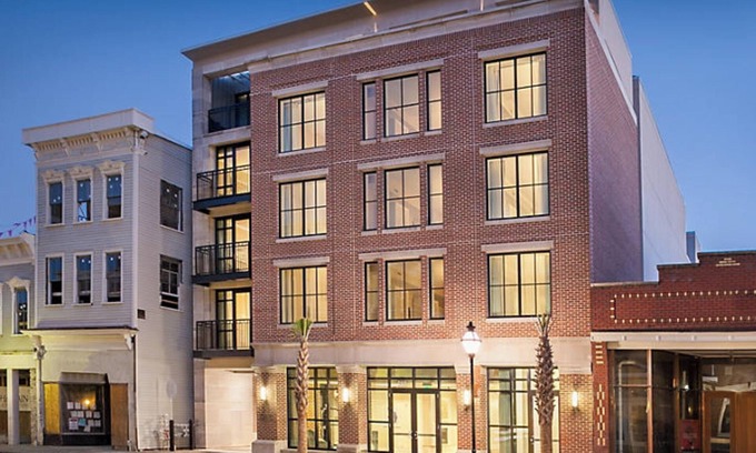 Cannonborough Elliotborough Resort | Charleston 2 BR presidential with balcony overlooking King St prime location