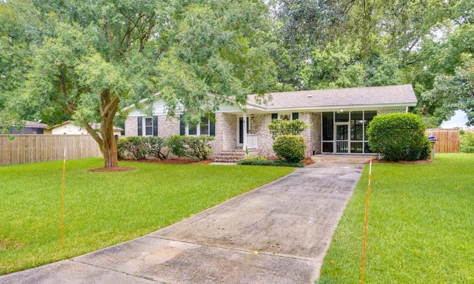 Charleston House | Charleston Vacation Home 6 Mi to Downtown and Beach!